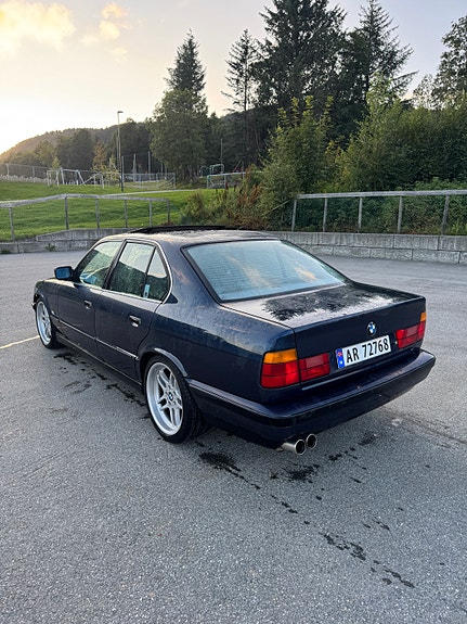 BMW 525i 4 of 12