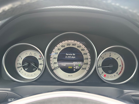 Mercedes-Benz E220 26 of 27