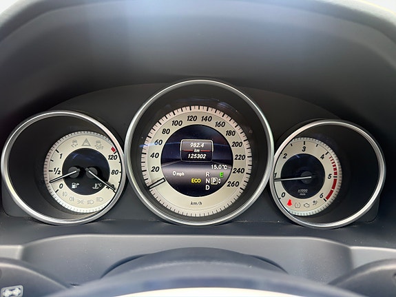 Mercedes-Benz E220 27 of 27