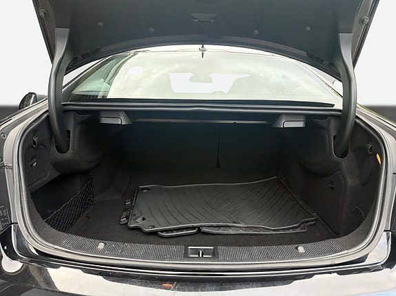 Mercedes-Benz E220 10 of 27
