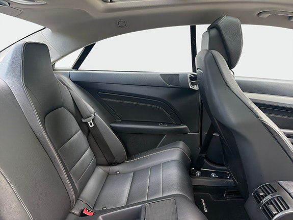 Mercedes-Benz E220 13 of 27