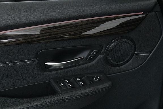 BMW 218i 18 of 30
