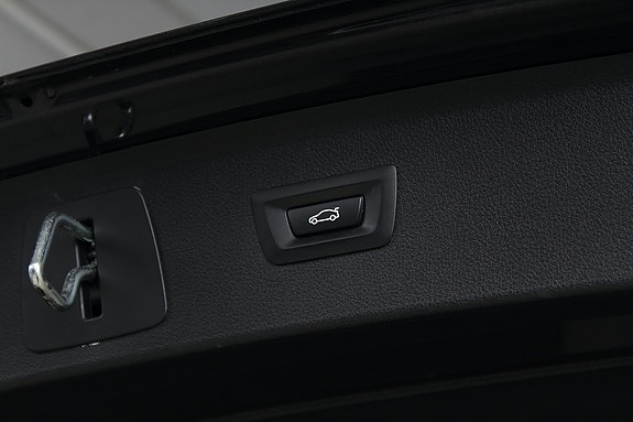 BMW 218i 9 of 30