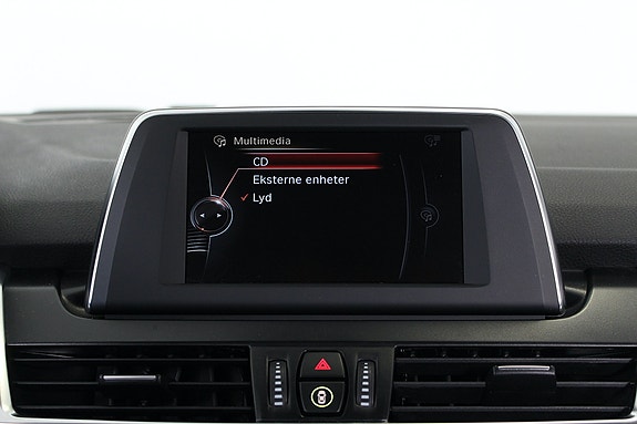 BMW 218i 27 of 30