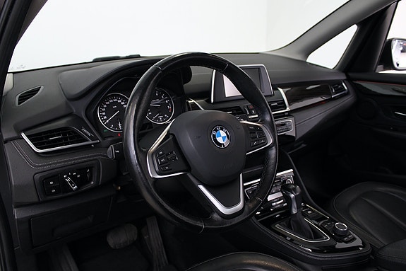 BMW 218i 13 of 30