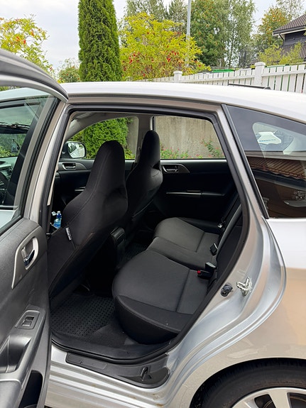 Subaru Impreza 7 of 8