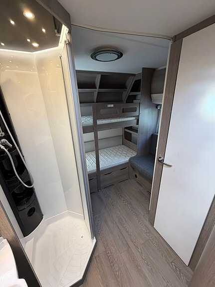 Hobby 720 KWFU Prestige Familievogn med køysenger på egen rom, 26 of 28