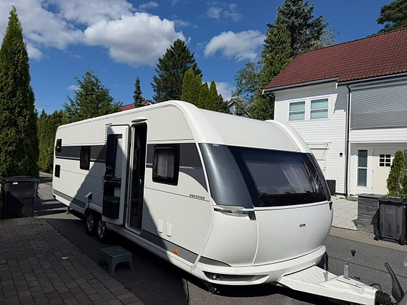 Hobby 720 KWFU Prestige Familievogn med køysenger på egen rom, 2 of 28