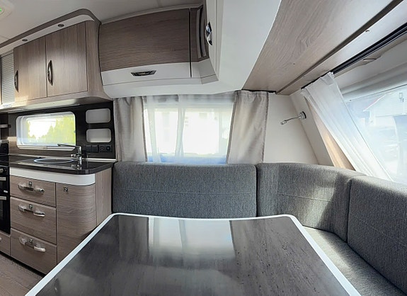 Hobby 720 KWFU Prestige Familievogn med køysenger på egen rom, 15 of 28