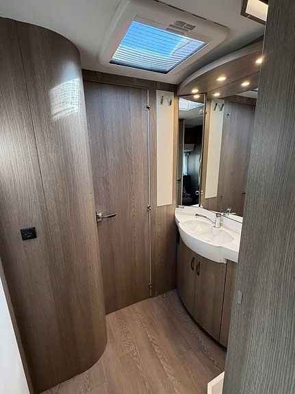 Hobby 720 KWFU Prestige Familievogn med køysenger på egen rom, 19 of 28