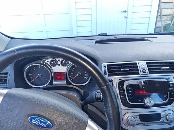 Ford Kuga 4 of 6