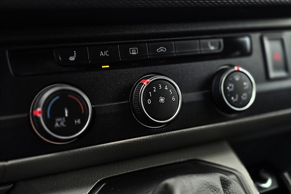 Volkswagen Transporter 26 of 30