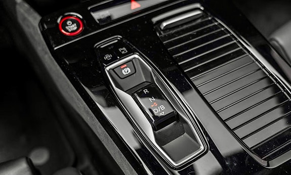 Audi SQ6 e-tron 21 of 30