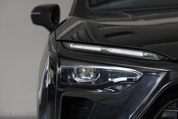 NIO ES8 15 of 30