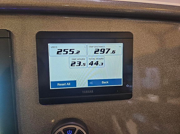 Grand 680  M  Yamaha 150 V MAX  kun 44 t 26 of 30