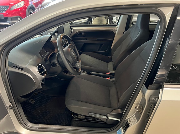 Volkswagen UP! 7 of 14