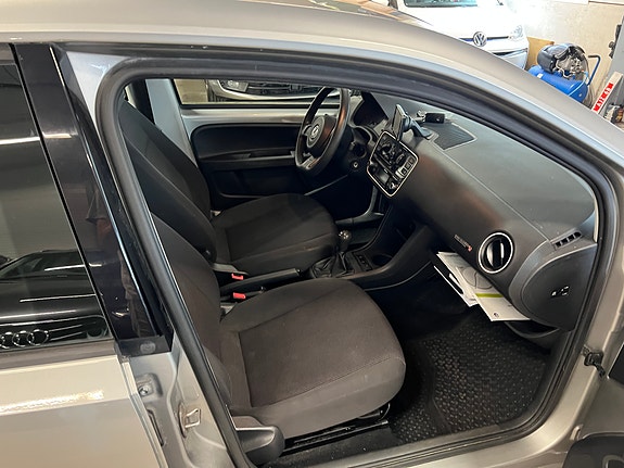 Volkswagen UP! 11 of 14