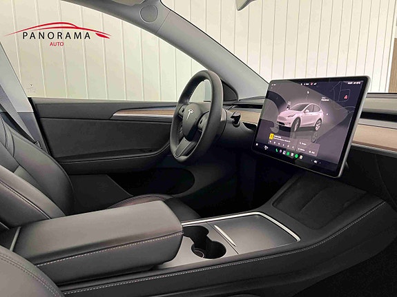 Tesla Model Y 8 of 25