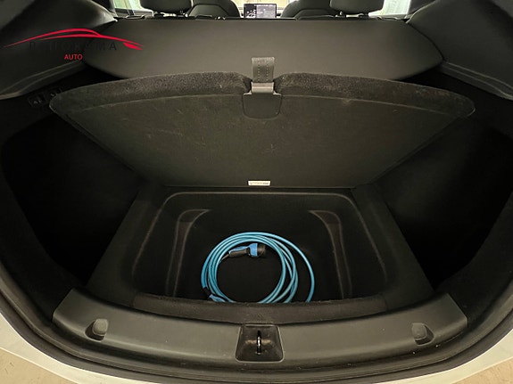 Tesla Model Y 21 of 25
