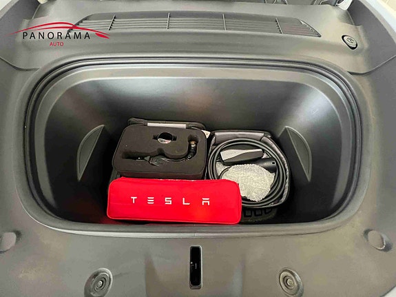 Tesla Model Y 20 of 25