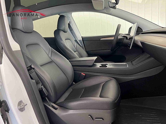Tesla Model Y 17 of 25