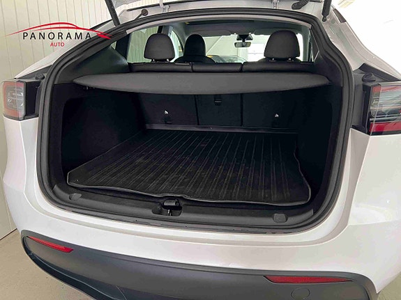 Tesla Model Y 24 of 25