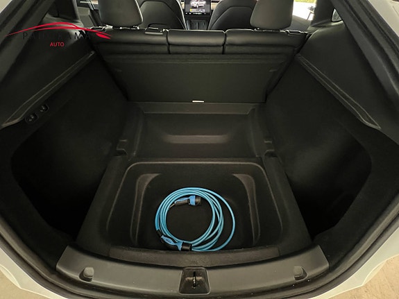 Tesla Model Y 22 of 25