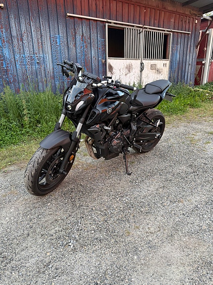 Yamaha MT-07 3 of 6