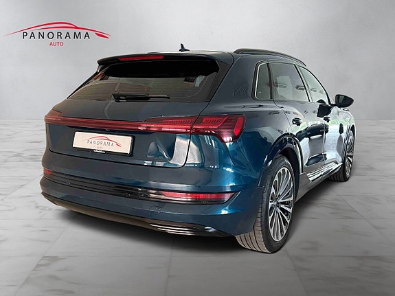 Audi e-tron 4 of 30