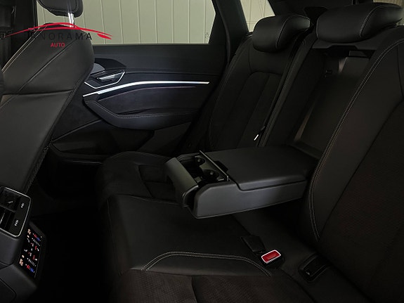 Audi e-tron 26 of 30