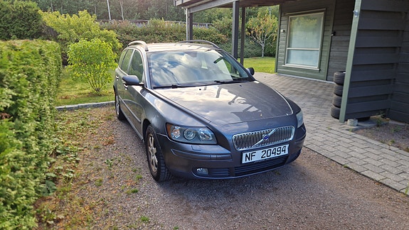 Volvo V50 2 of 8