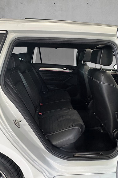Volkswagen Passat 19 of 30