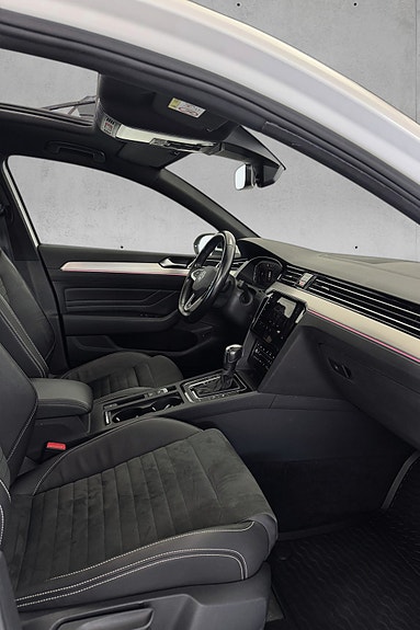 Volkswagen Passat 18 of 30