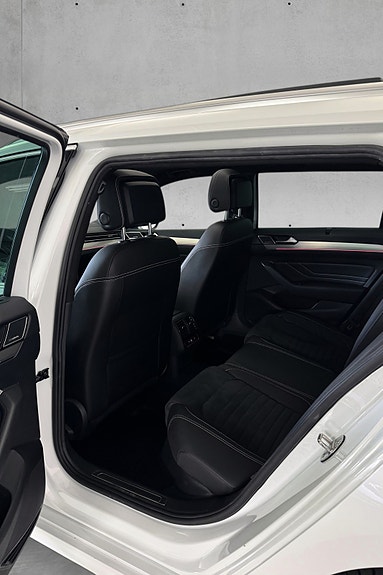 Volkswagen Passat 24 of 30