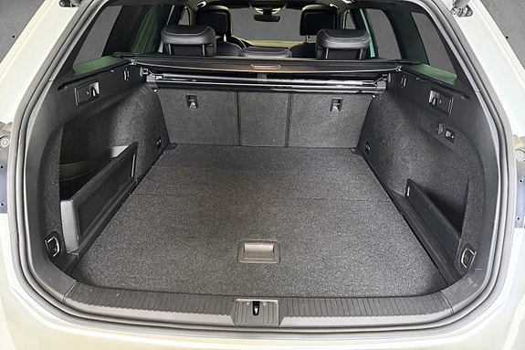Volkswagen Passat 21 of 30