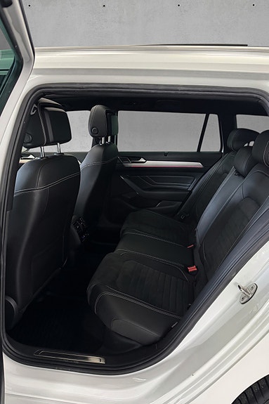 Volkswagen Passat 25 of 30