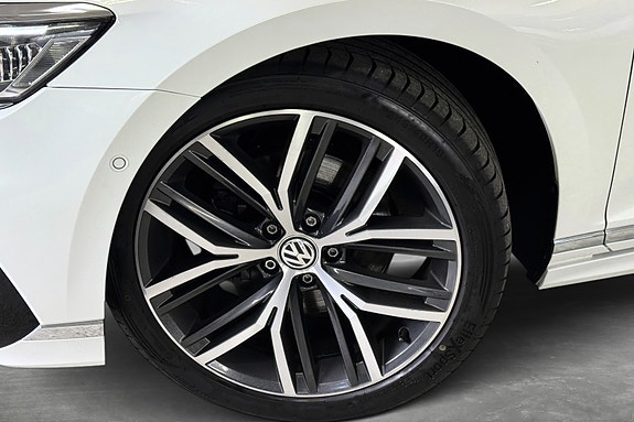 Volkswagen Passat 8 of 30