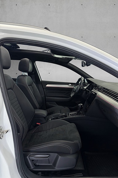 Volkswagen Passat 17 of 30