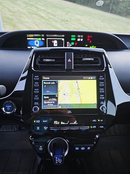 Toyota Prius Plug-in Hybrid 12 of 20