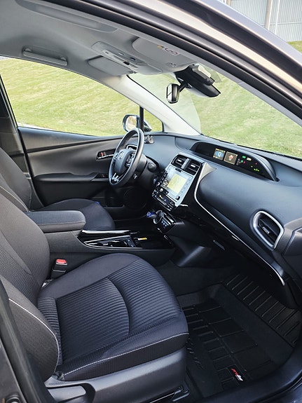 Toyota Prius Plug-in Hybrid 16 of 20