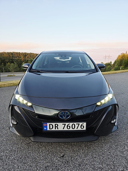 Toyota Prius Plug-in Hybrid 4 of 20