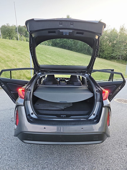 Toyota Prius Plug-in Hybrid 6 of 20