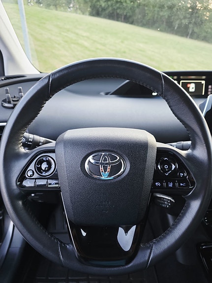 Toyota Prius Plug-in Hybrid 10 of 20