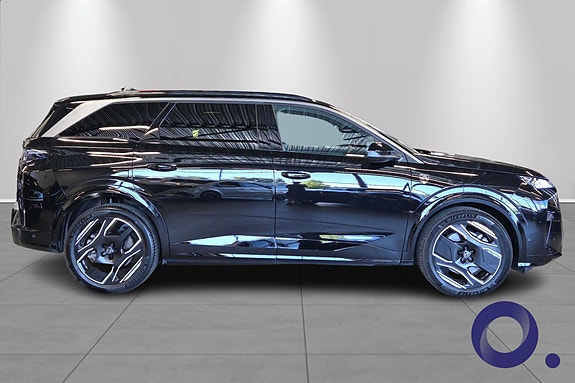Peugeot e-5008 6 of 30