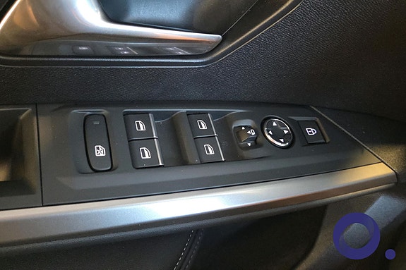Peugeot e-5008 27 of 30