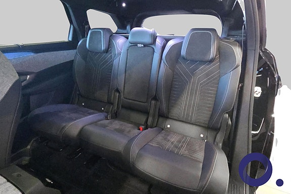 Peugeot e-5008 17 of 30