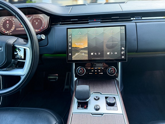 Land Rover Range Rover 14 of 25