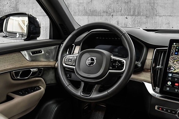 Volvo XC90 16 of 30