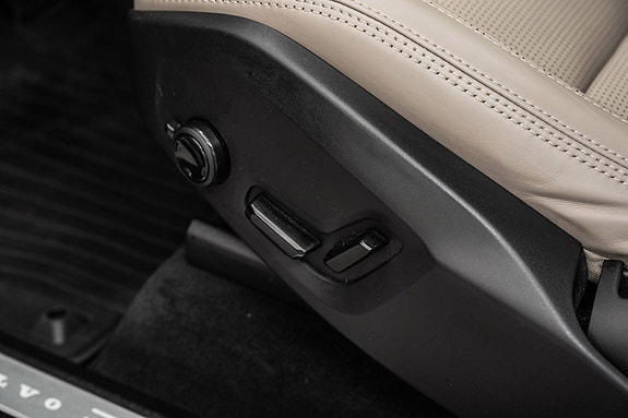 Volvo XC90 13 of 30