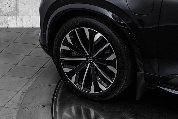 Volvo XC90 10 of 30